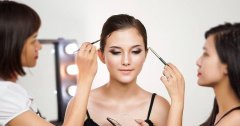 Gợi ý những dịch vụ trang điểm tại nhà cực uy tín