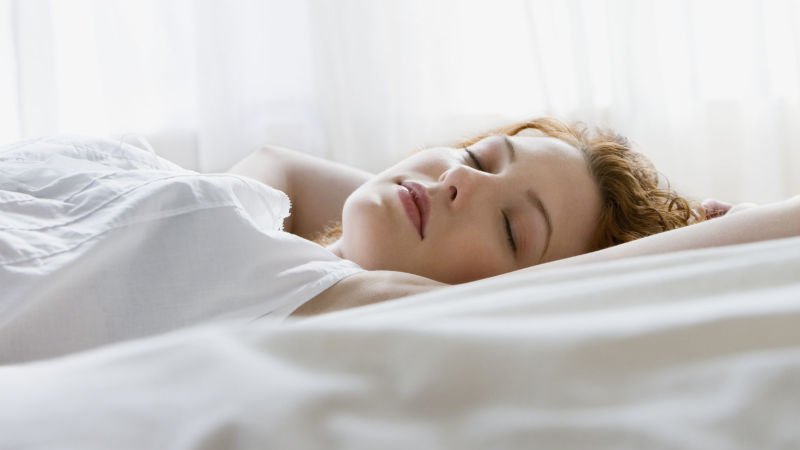 Nằm ngửa - tư thế hoàn hảo giúp bạn có giấc ngủ ngon và sâu nhất 3