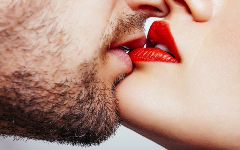 Những cách hôn lãng mạn giúp tình yêu thăng hoa cho các cặp đôi【Nên thử】 0