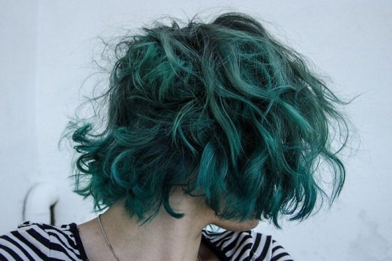 Tóc màu xanh rêu 10 mẫu và kiểu đẹp mới nhất  15