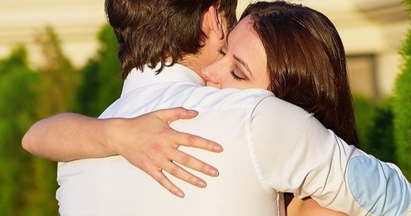 8 cách an ủi và quan tâm khi bạn trai buồn bạn nữ nên biết  4